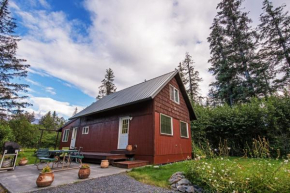 Secluded Seward Home Patio, 2 Mi to Kenai Fjords!